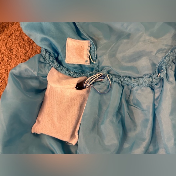 Disney Princess Frozen Elsa Musical Light-Up Dress Plays Let It Go Song Dress-Up - Picture 12 of 15